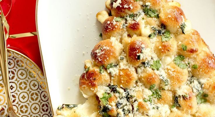 Pull-Apart Cheesy Christmas Tree Bread