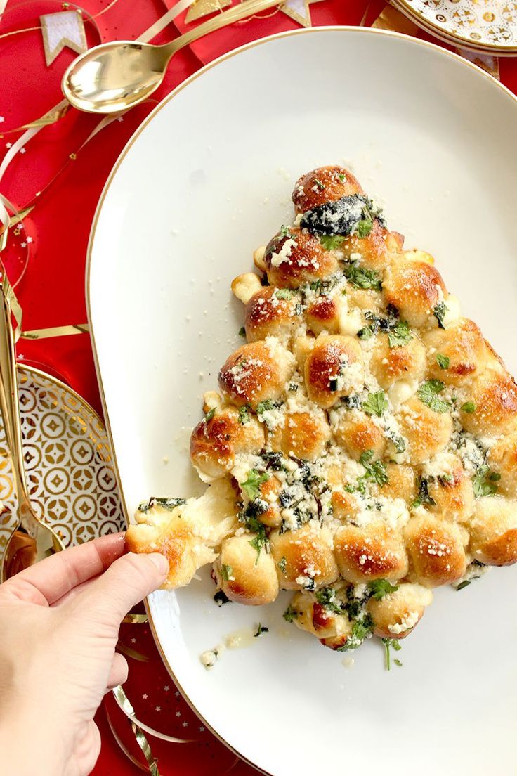 Pull-Apart Cheesy Christmas Tree Bread